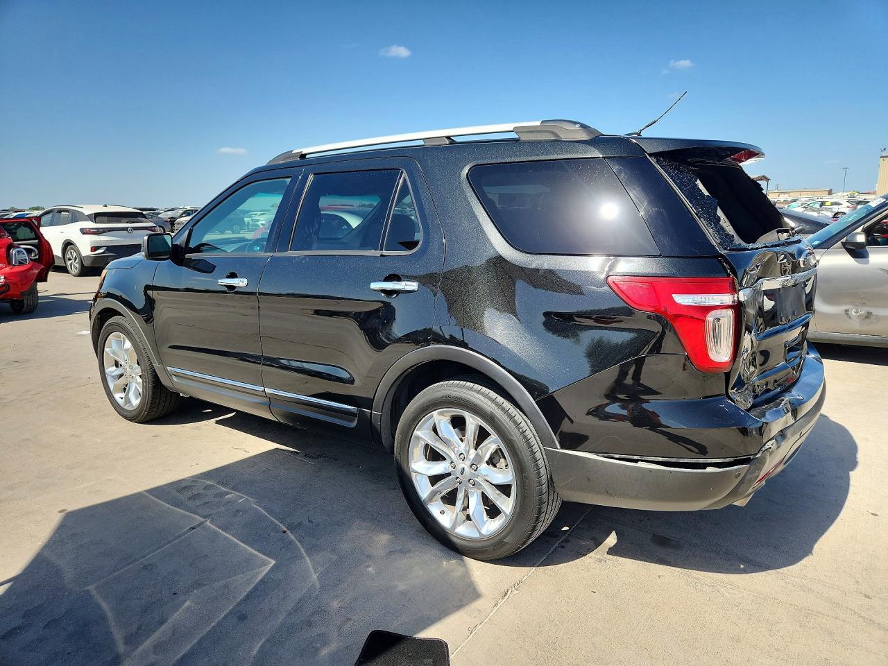 2015 Ford Explorer Xlt - Фото 2