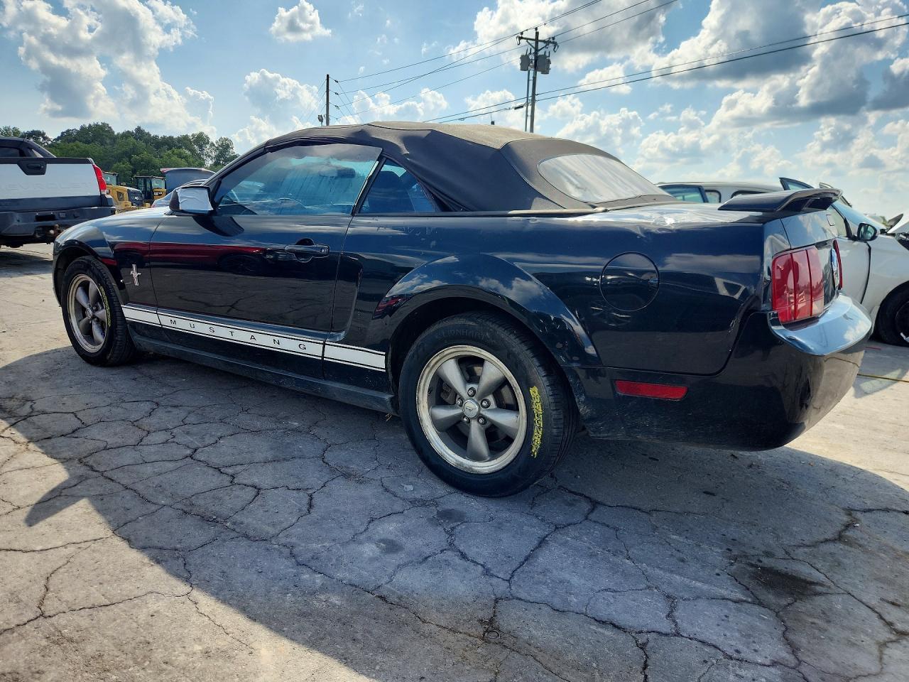 2006 Ford Mustang - Фото 2