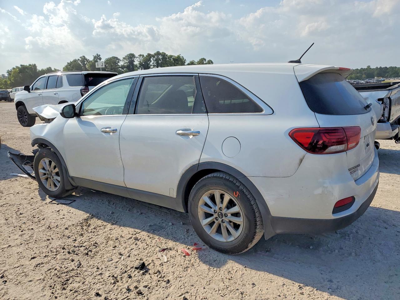 2017 Kia Sorento - Image 2