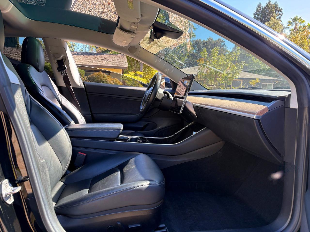 2019 Tesla Model 3 - Фото 5