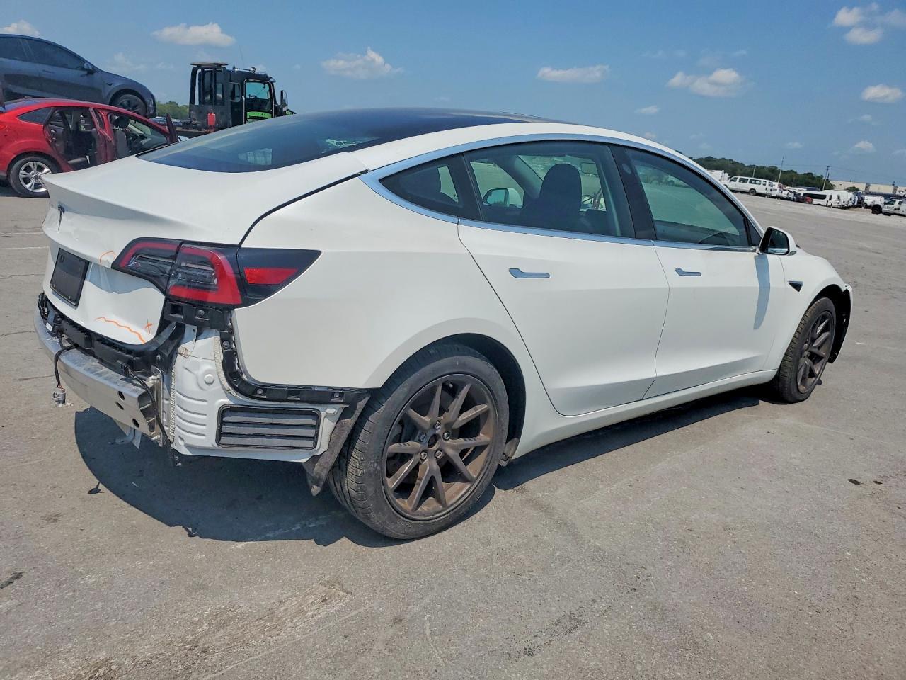 2019 Tesla Model 3 - Фото 3