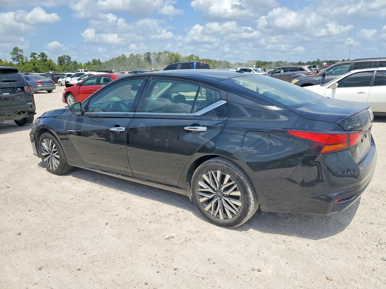 2023 Nissan Altima 2.5 Sv - Image 2