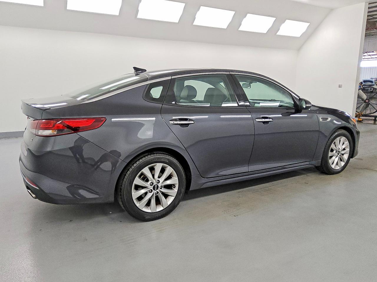 2018 Kia Optima S - Фото 3