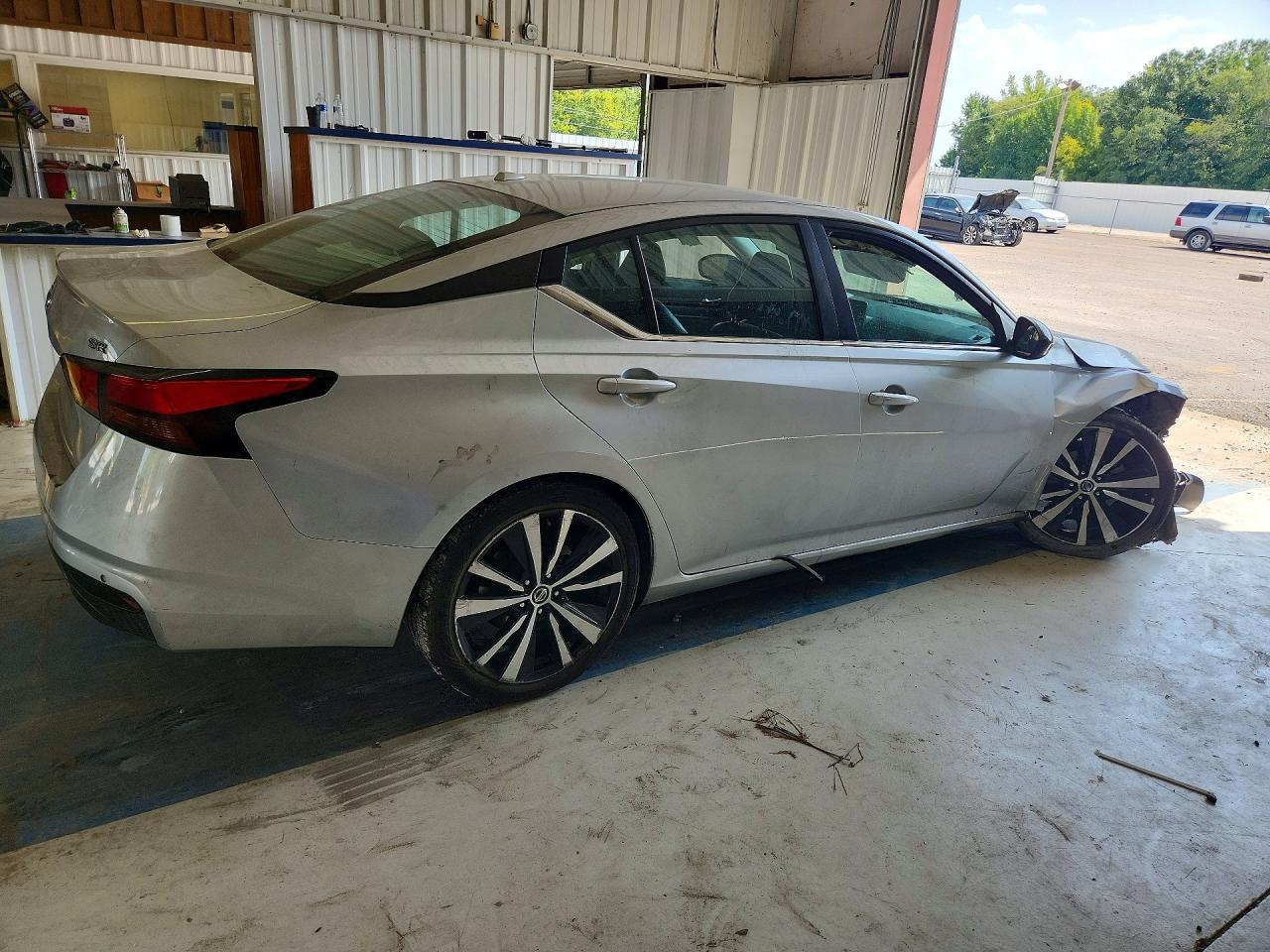 2022 Nissan Altima Sr - Image 3