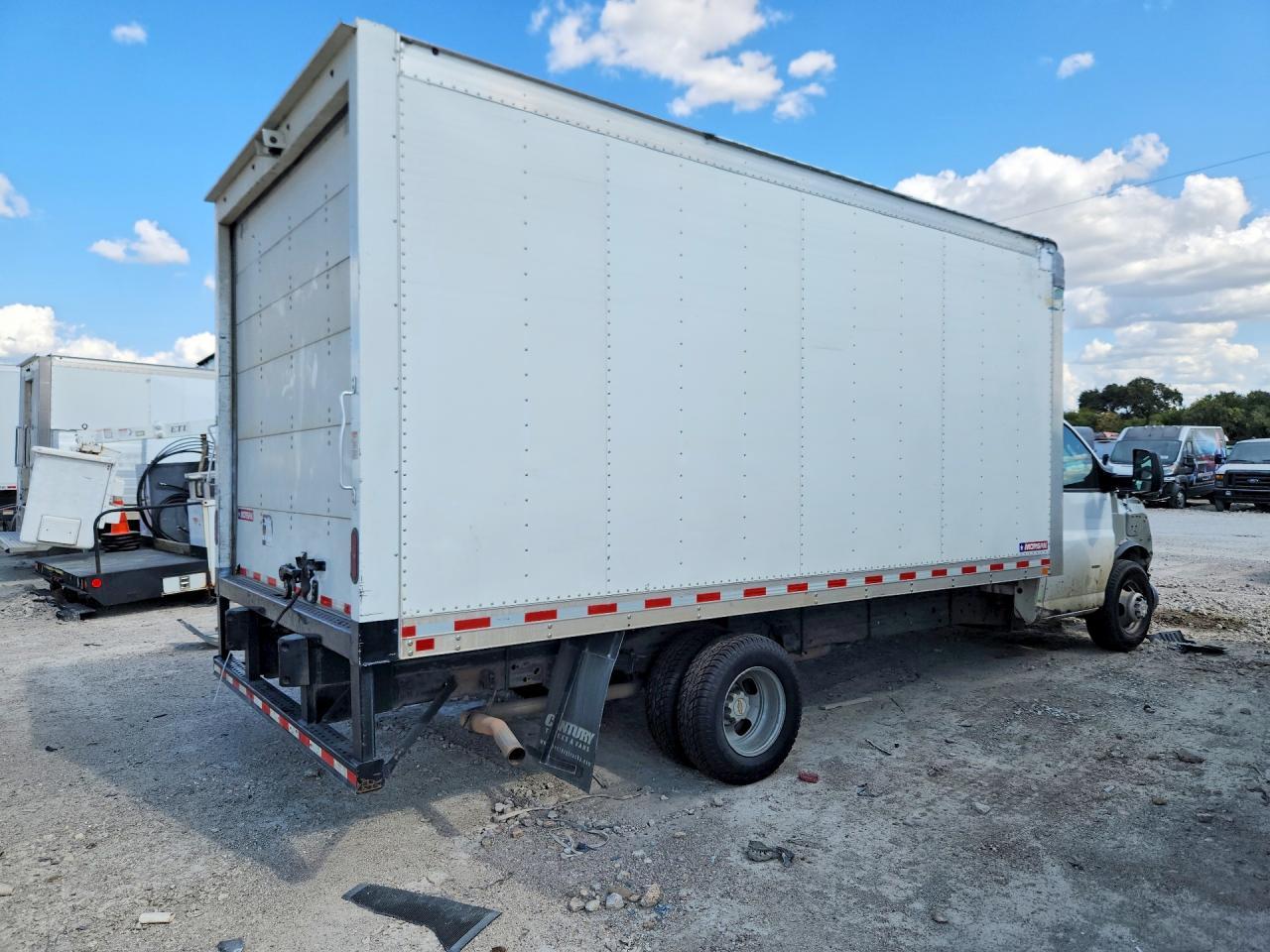 2021 Chevrolet Express G3 - Box Truck - Image 3