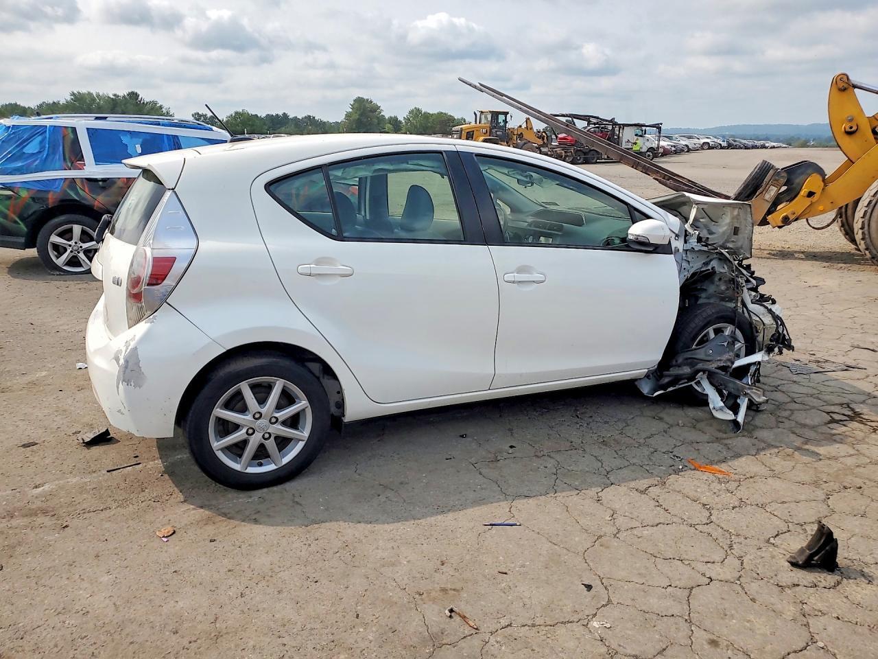 2013 Toyota Prius C Four - Image 3