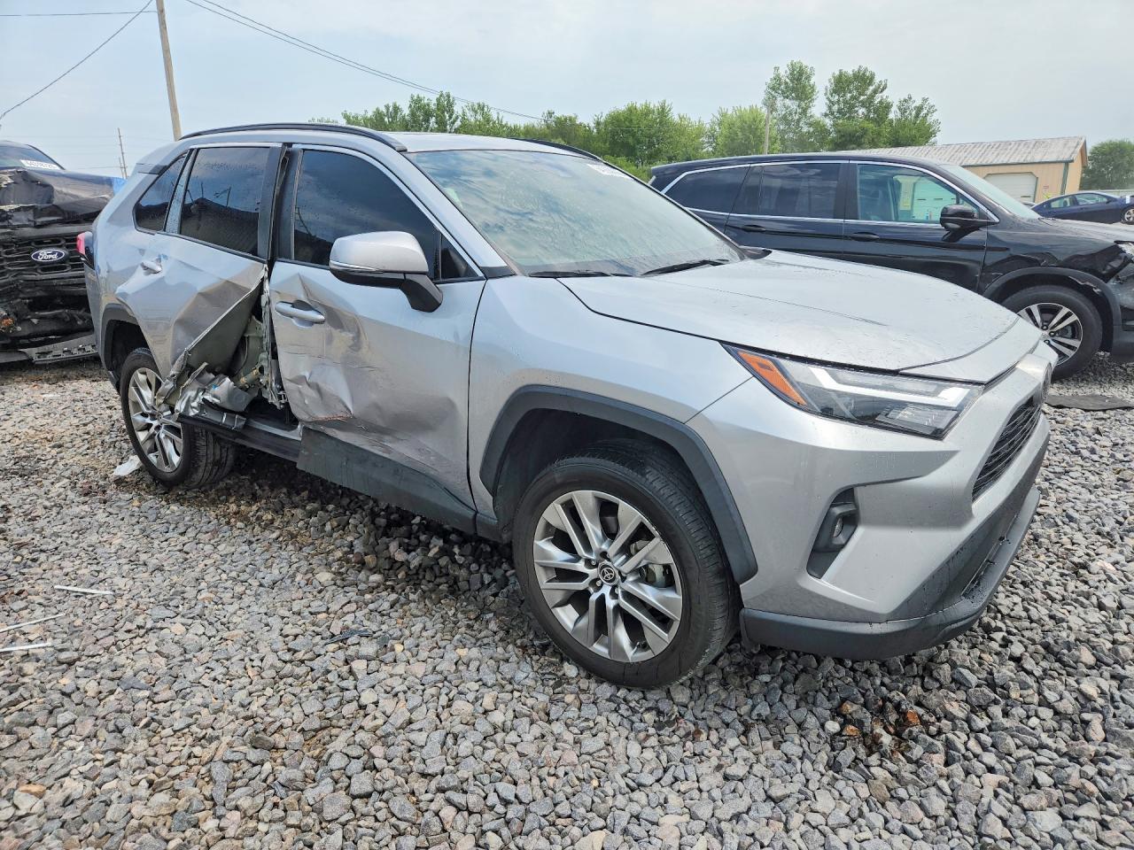 2023 Toyota Rav4 Xle Premium - Image 4