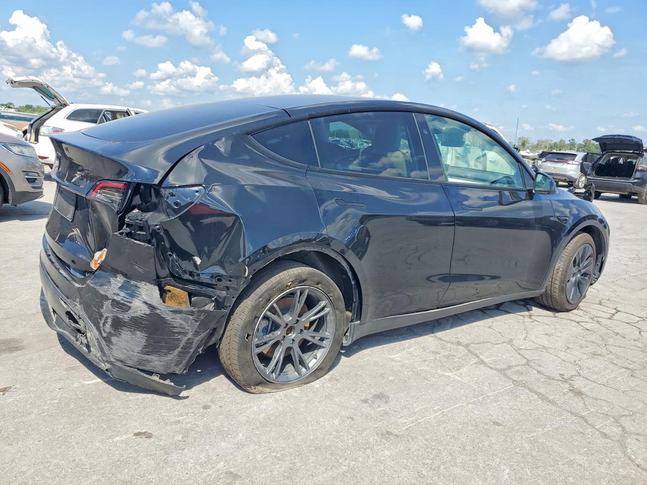 2024 Tesla Model Y - Фото 3