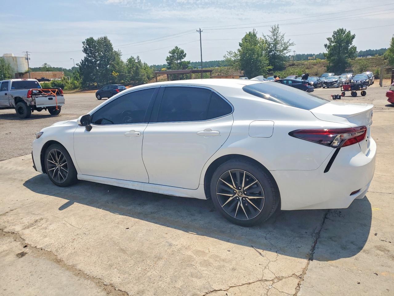 2024 Toyota Camry Se - Фото 2