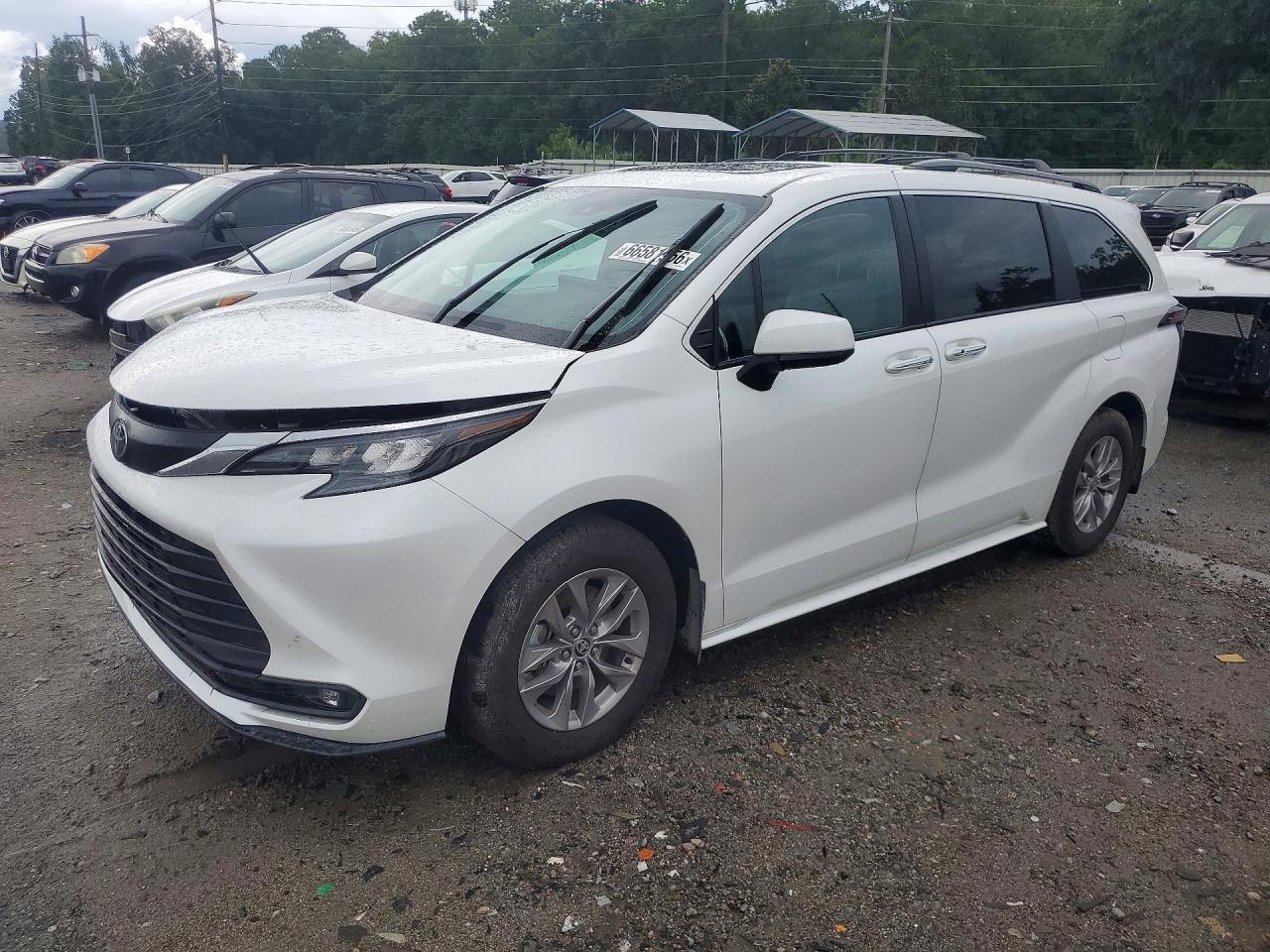 2026 Toyota Sienna Xle 7-Passenger