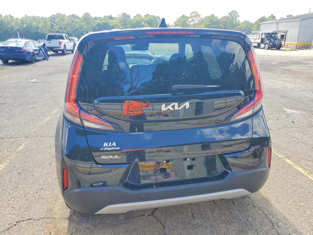 2025 Kia Soul Lx - Image 6