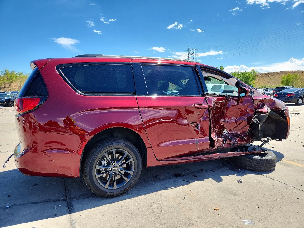 2020 Chrysler Pacifica Touring L - Фото 3