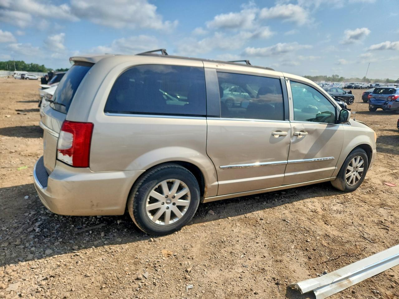 2014 Chrysler Town & Country Touring - Фото 3