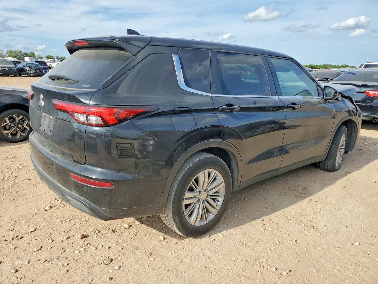 2024 Mitsubishi Outlander Es - Image 3