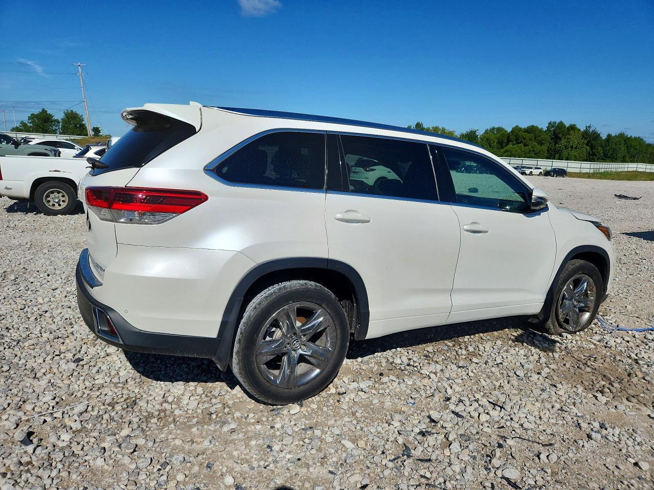 2017 Toyota Highlander Limited - Image 3