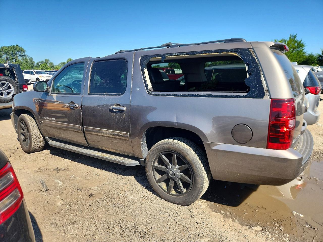 2012 Chevrolet Suburban K1500 Lt - Image 2