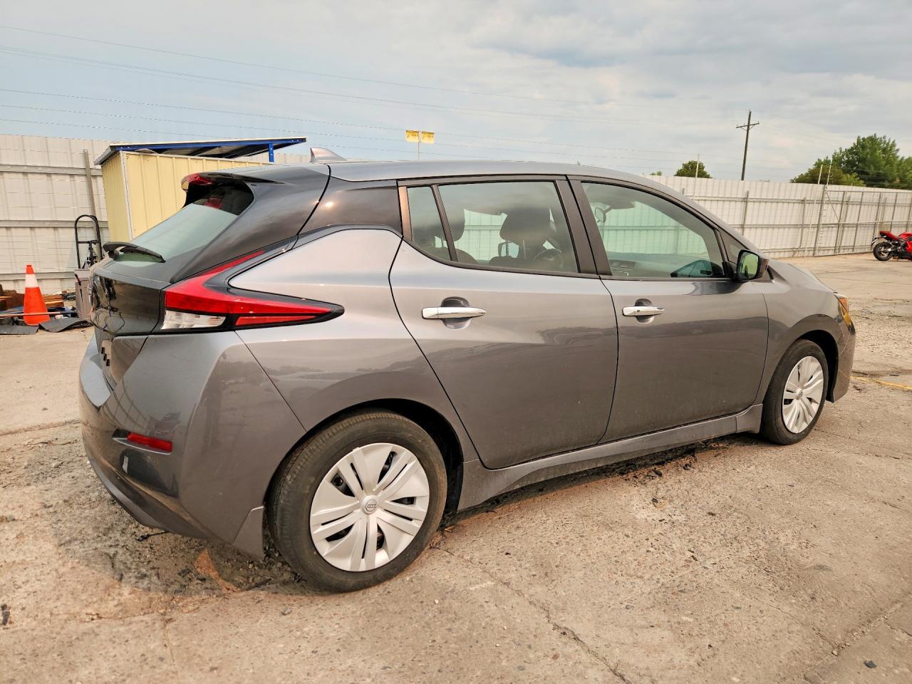 2025 Nissan Leaf S - Фото 3