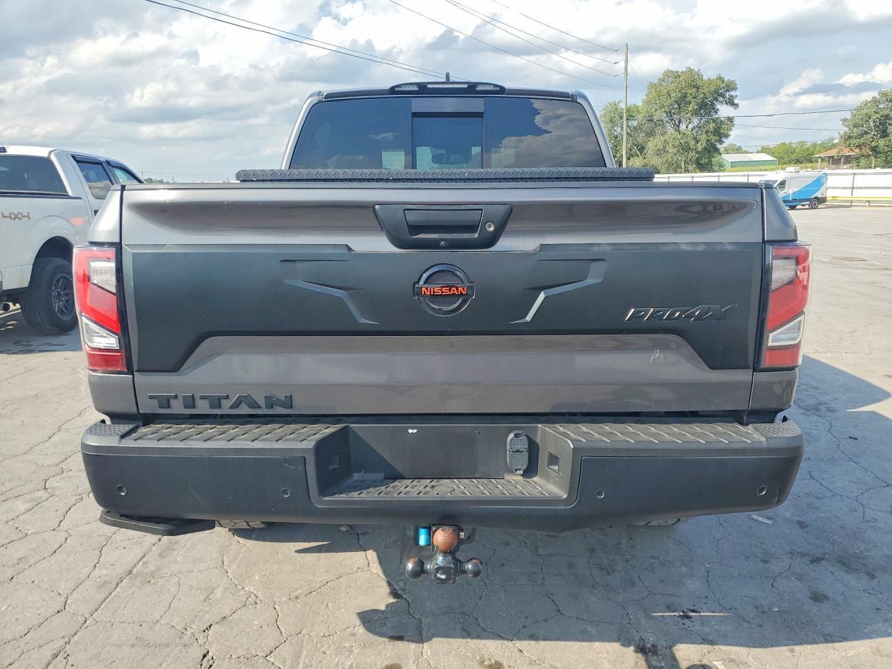 2022 Nissan Titan Pro-4X - Image 6