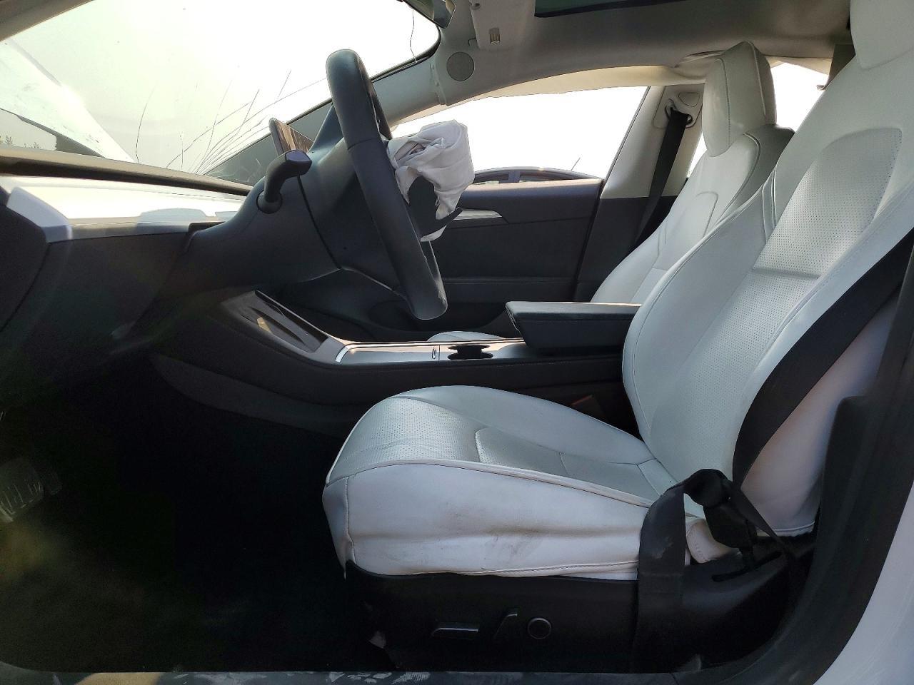 2022 Tesla Model 3 - Image 7