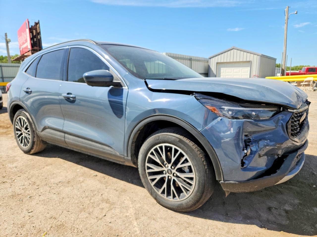 2025 Ford Escape - Image 4