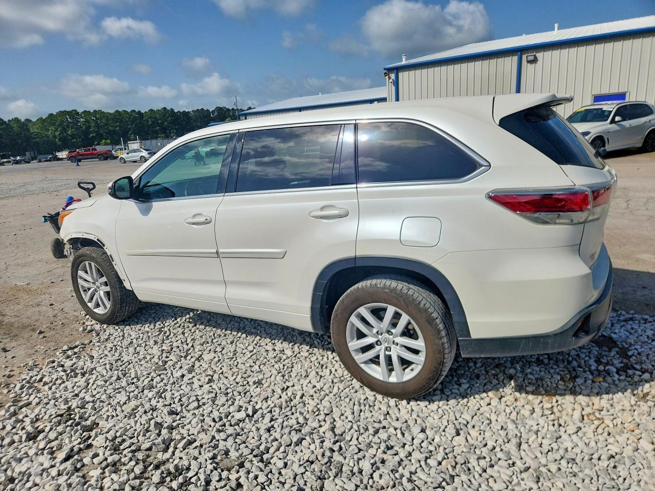 2015 Toyota Highlander Le - Image 2