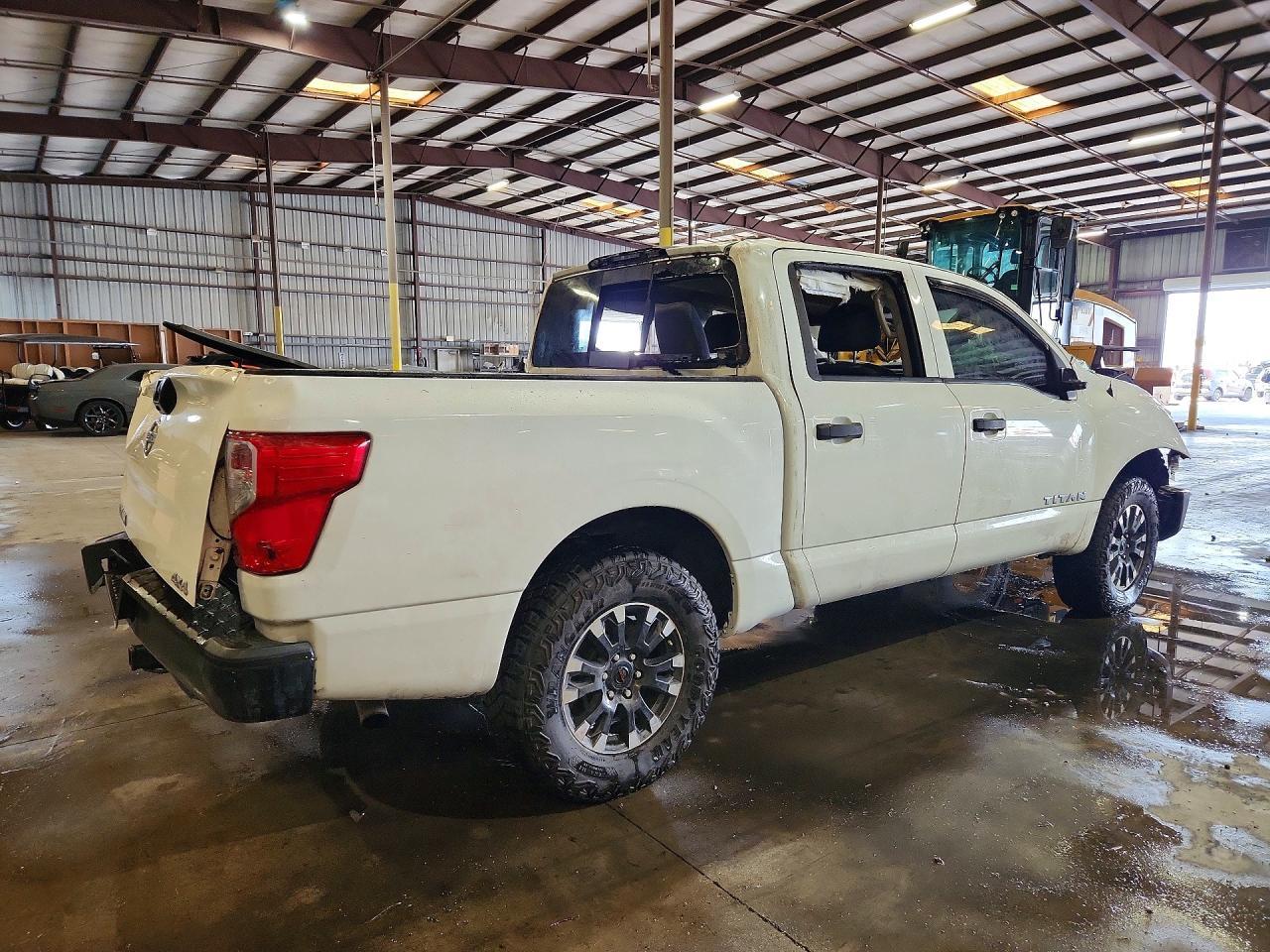 2019 Nissan Titan S - Фото 3