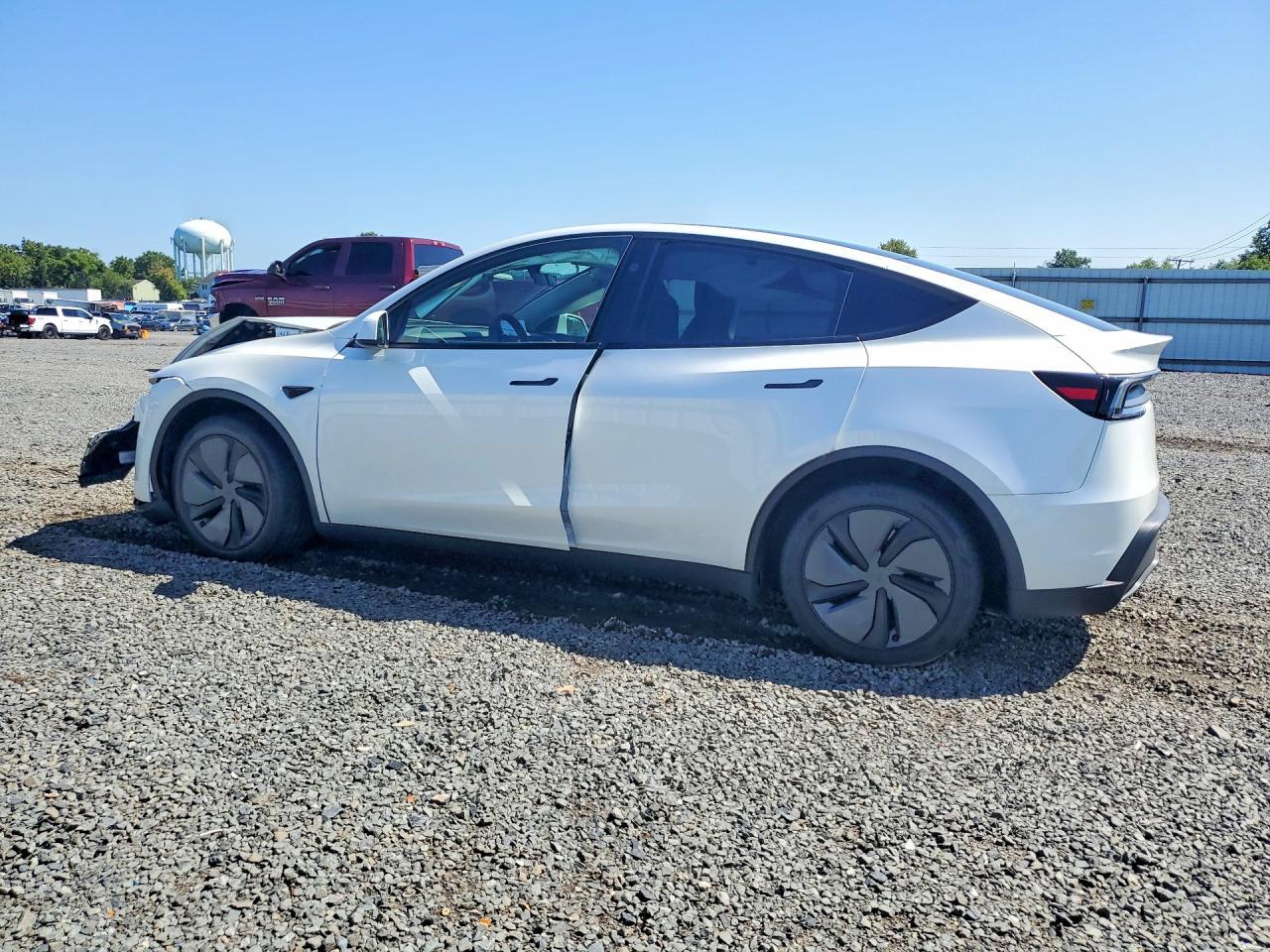2026 Tesla Model Y - Фото 2