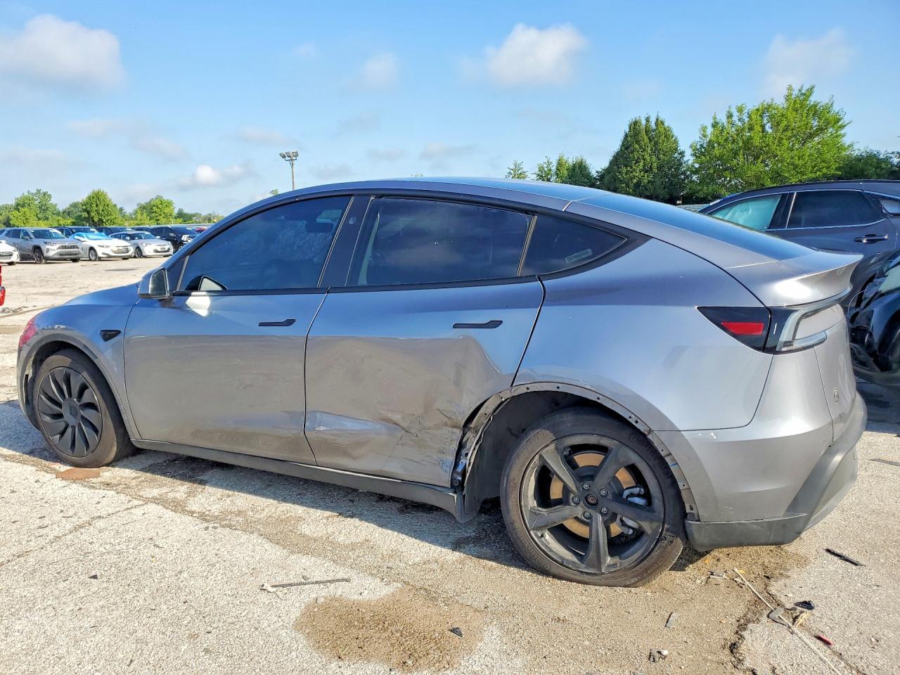 2026 Tesla Model Y - Image 2