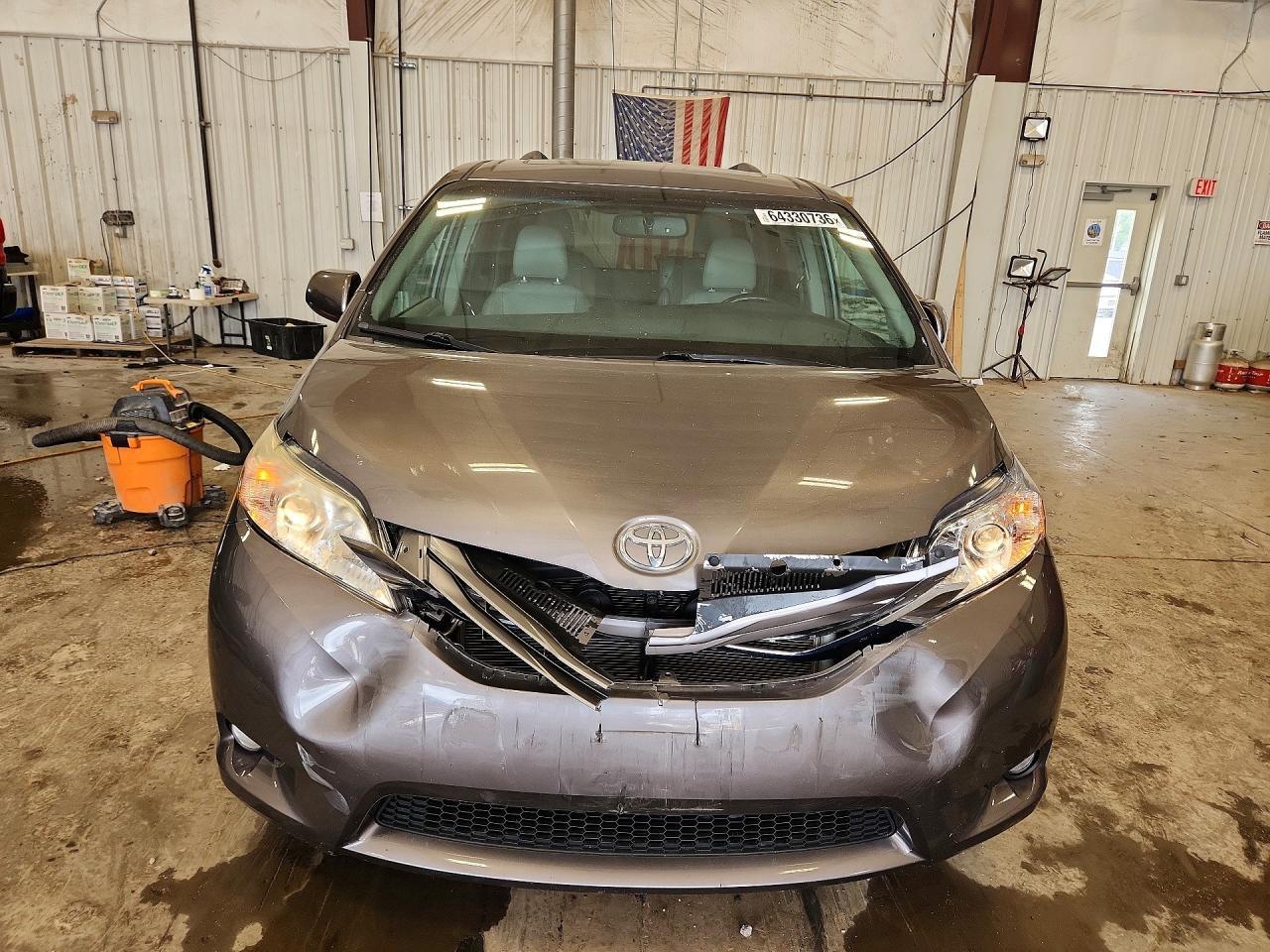 2015 Toyota Sienna Xle 8-Passenger - Фото 5