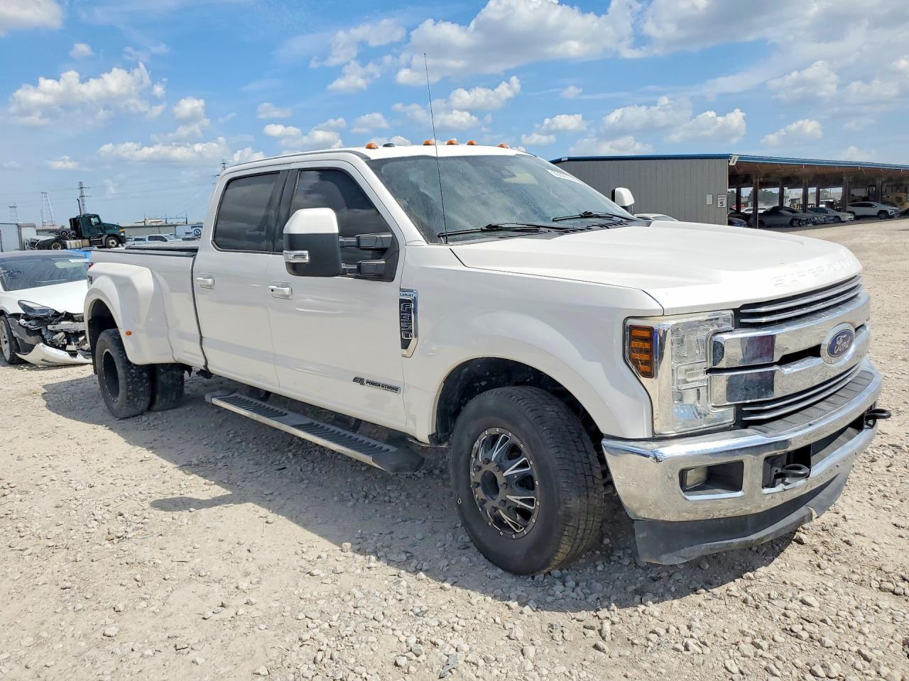 2018 Ford F350 Super Duty - Фото 4