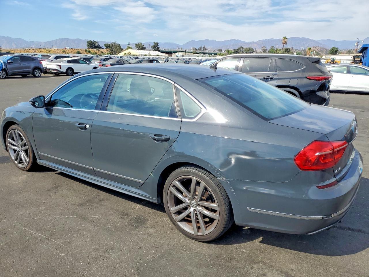 2016 Volkswagen Passat S - Фото 2