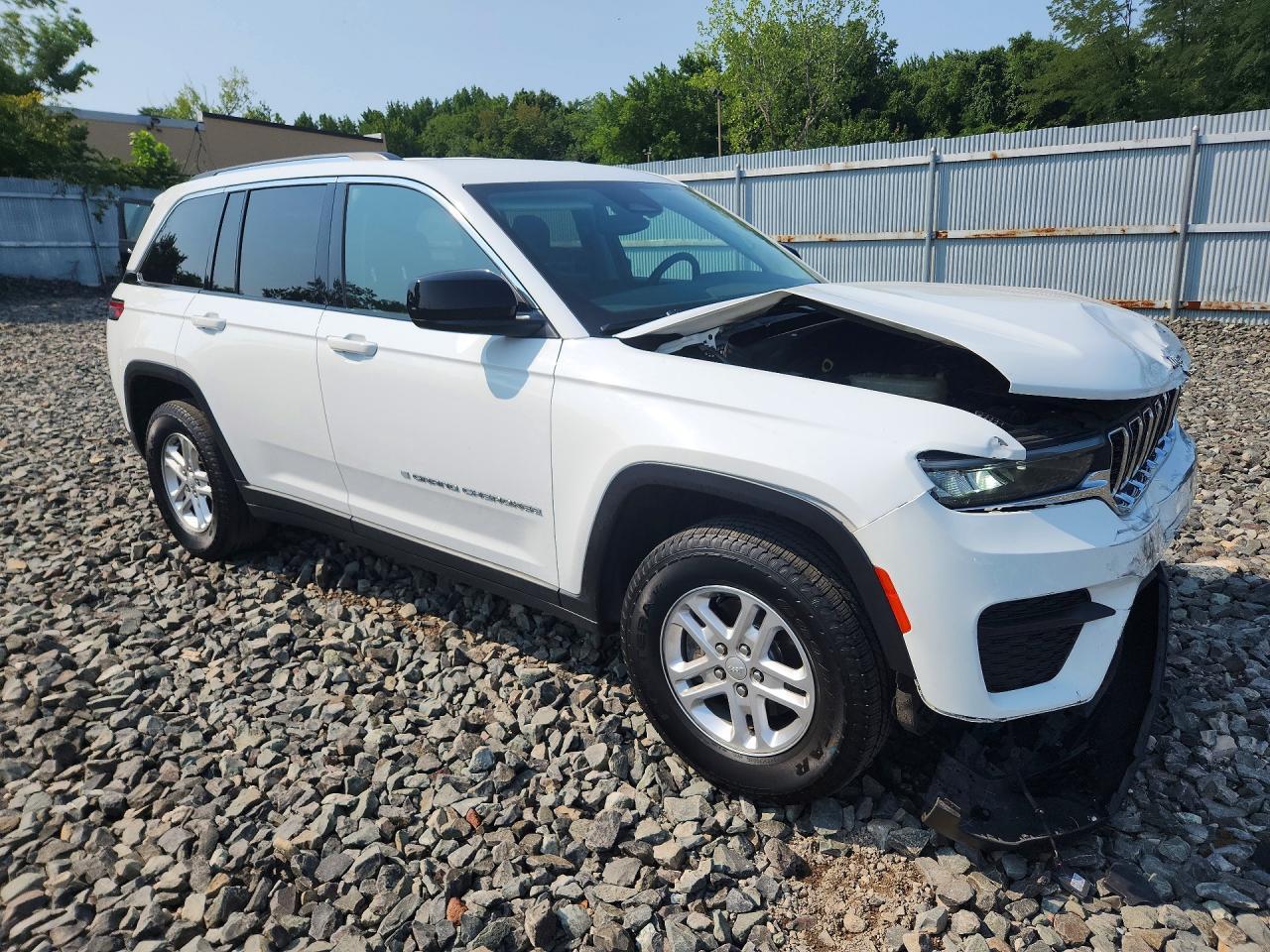 2022 Jeep Grand Cherokee Laredo - Image 4