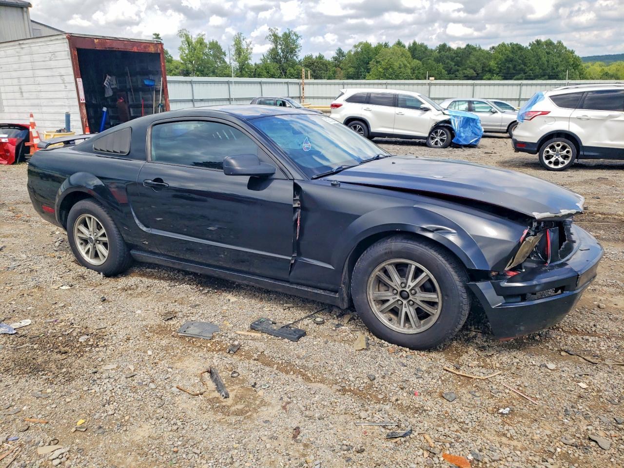 2005 Ford Mustang Base - Фото 4