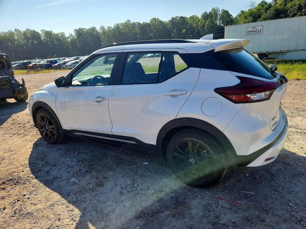 2024 Nissan Kicks Sr - Image 2