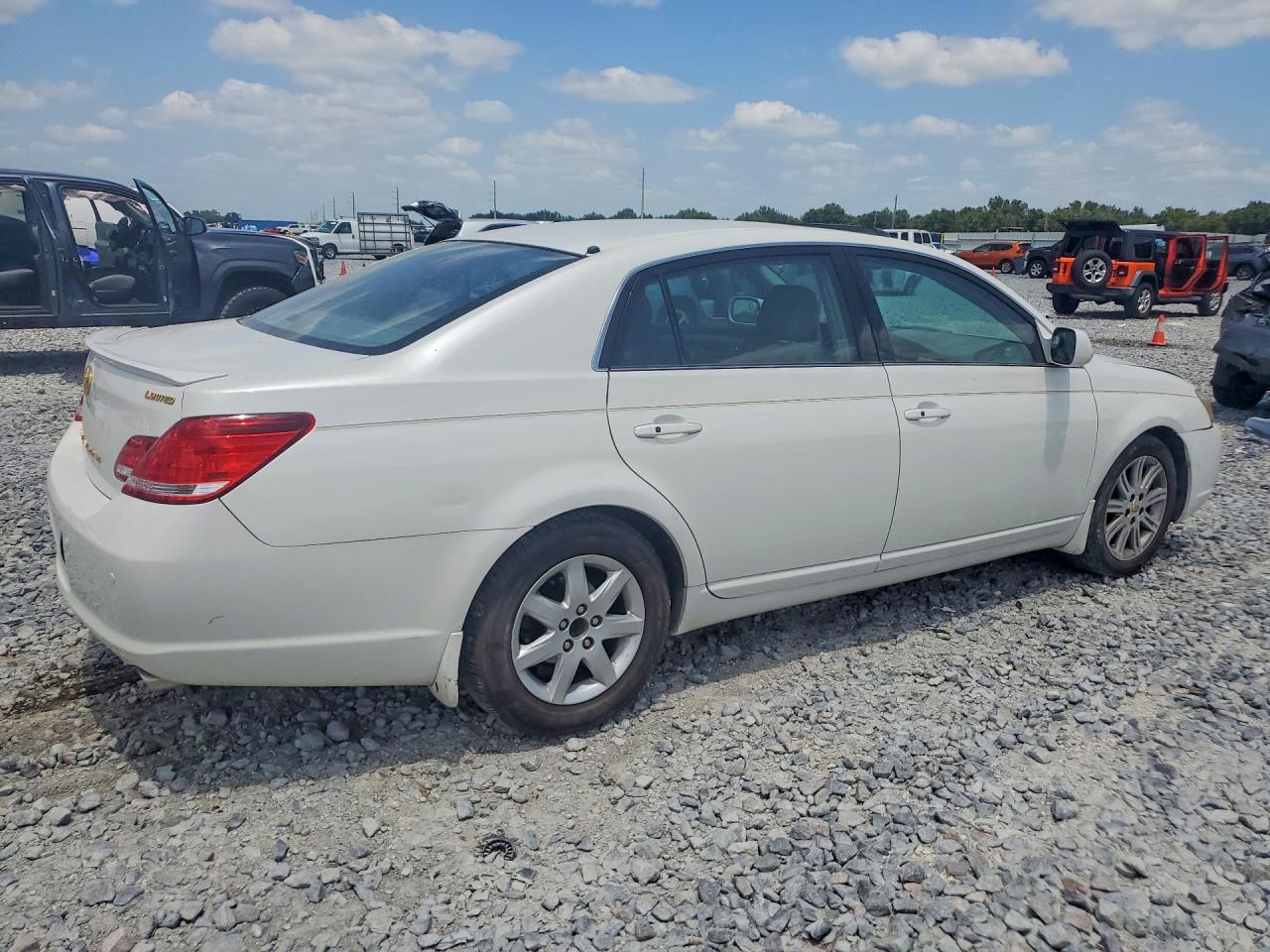 2006 Toyota Avalon Limited - Image 3