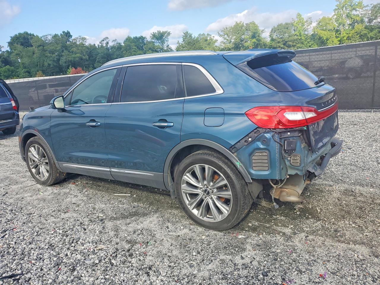 2016 Lincoln Mkx Reserve - Image 2
