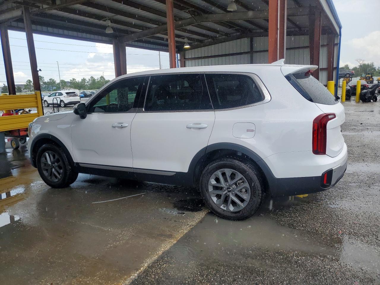 2024 Kia Telluride Lx - Image 2