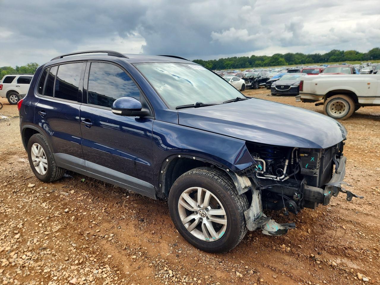 2016 Volkswagen Tiguan S - Image 4