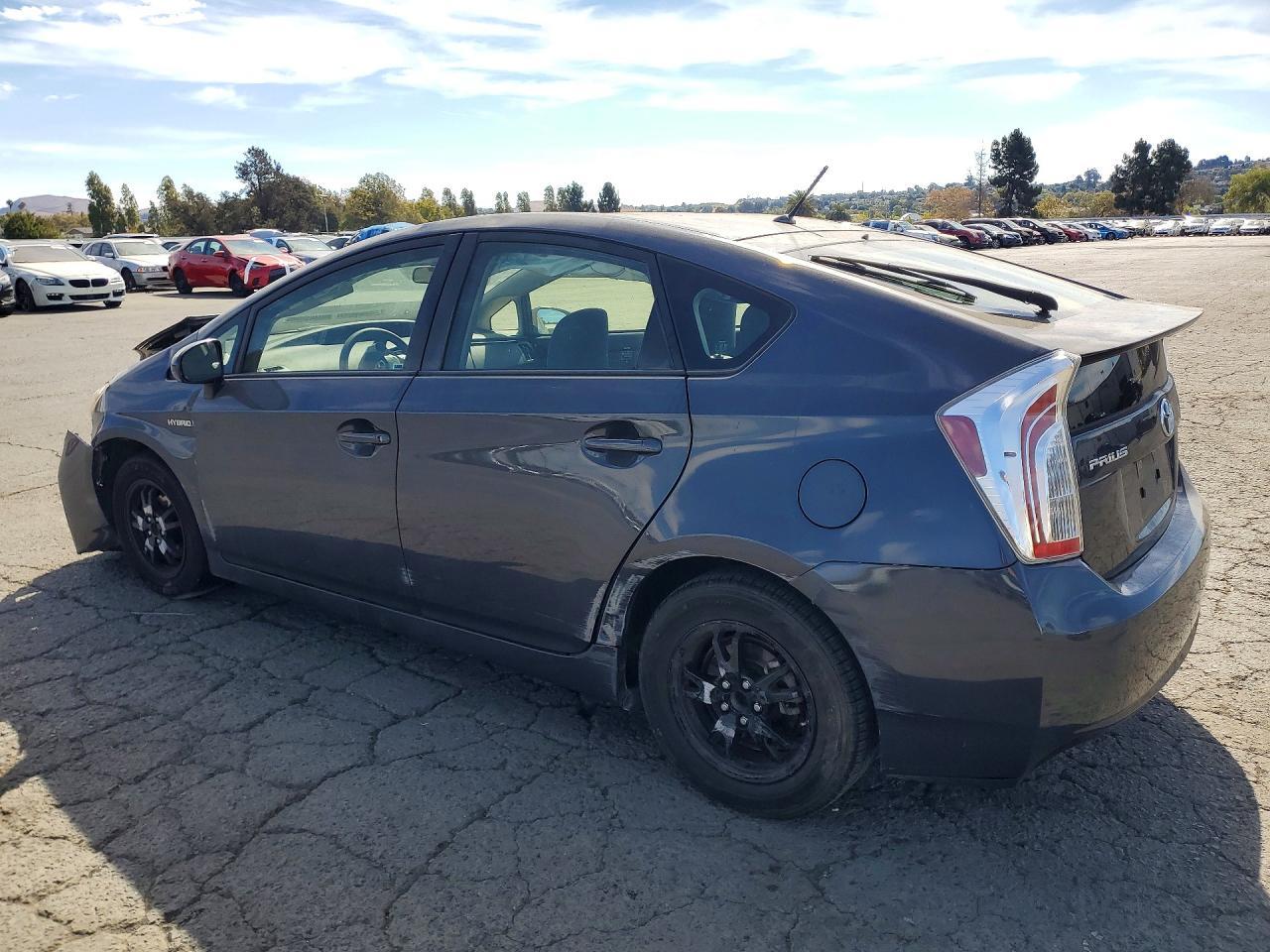 2015 Toyota Prius Two - Фото 2