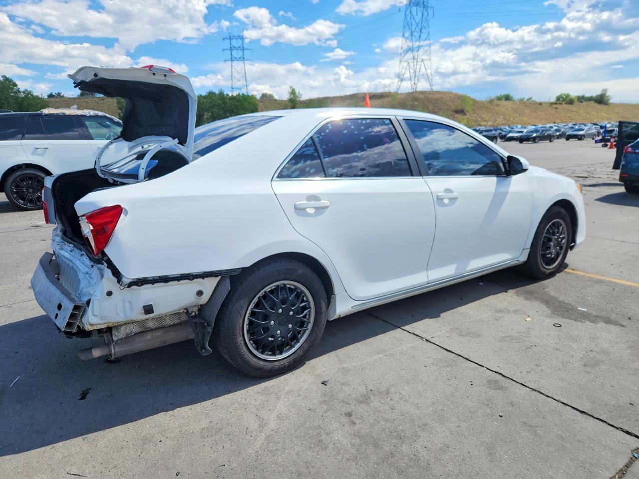 2014 Toyt Camry - Image 3