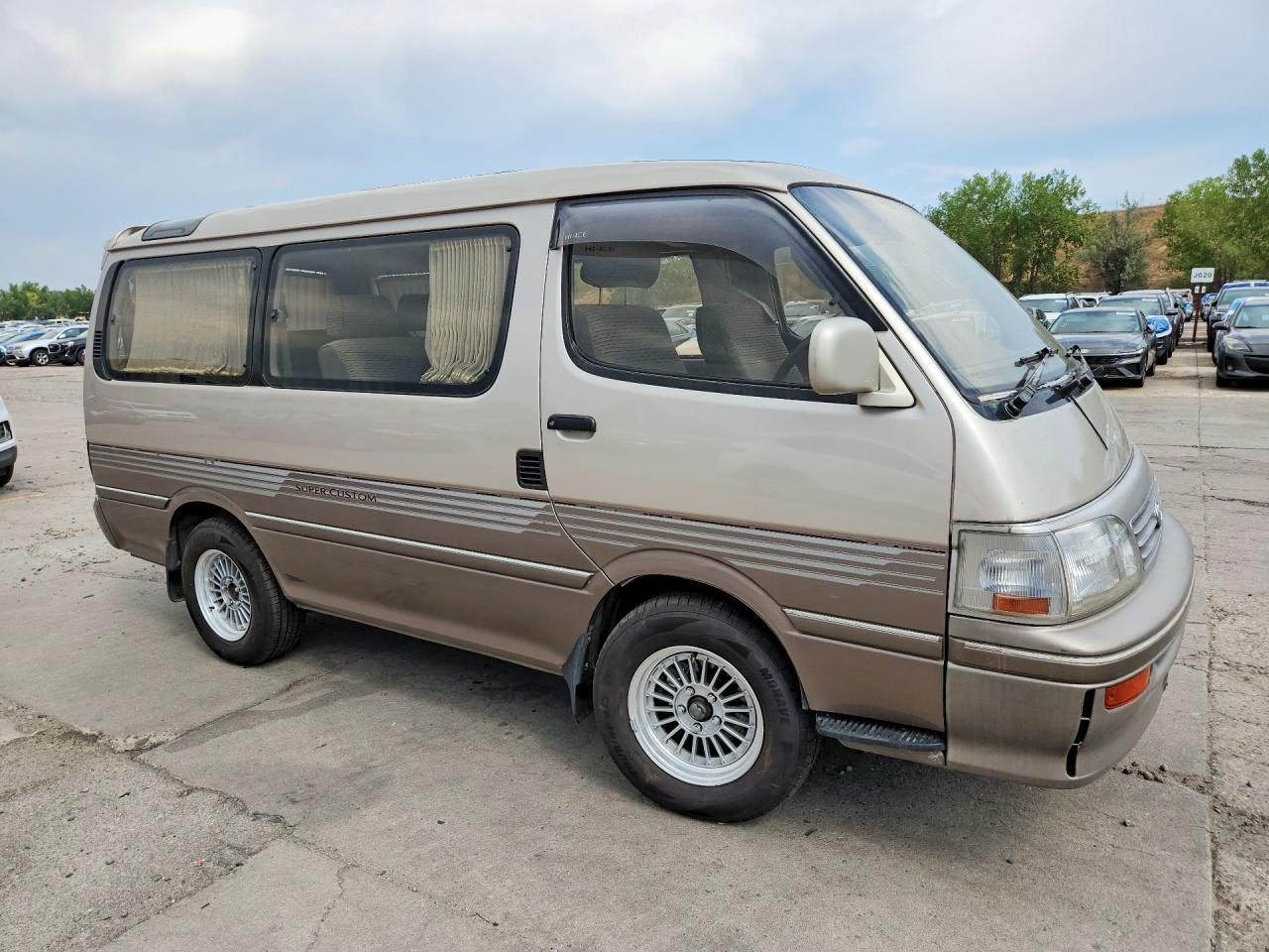 1993 Toyota Hiace - Image 4