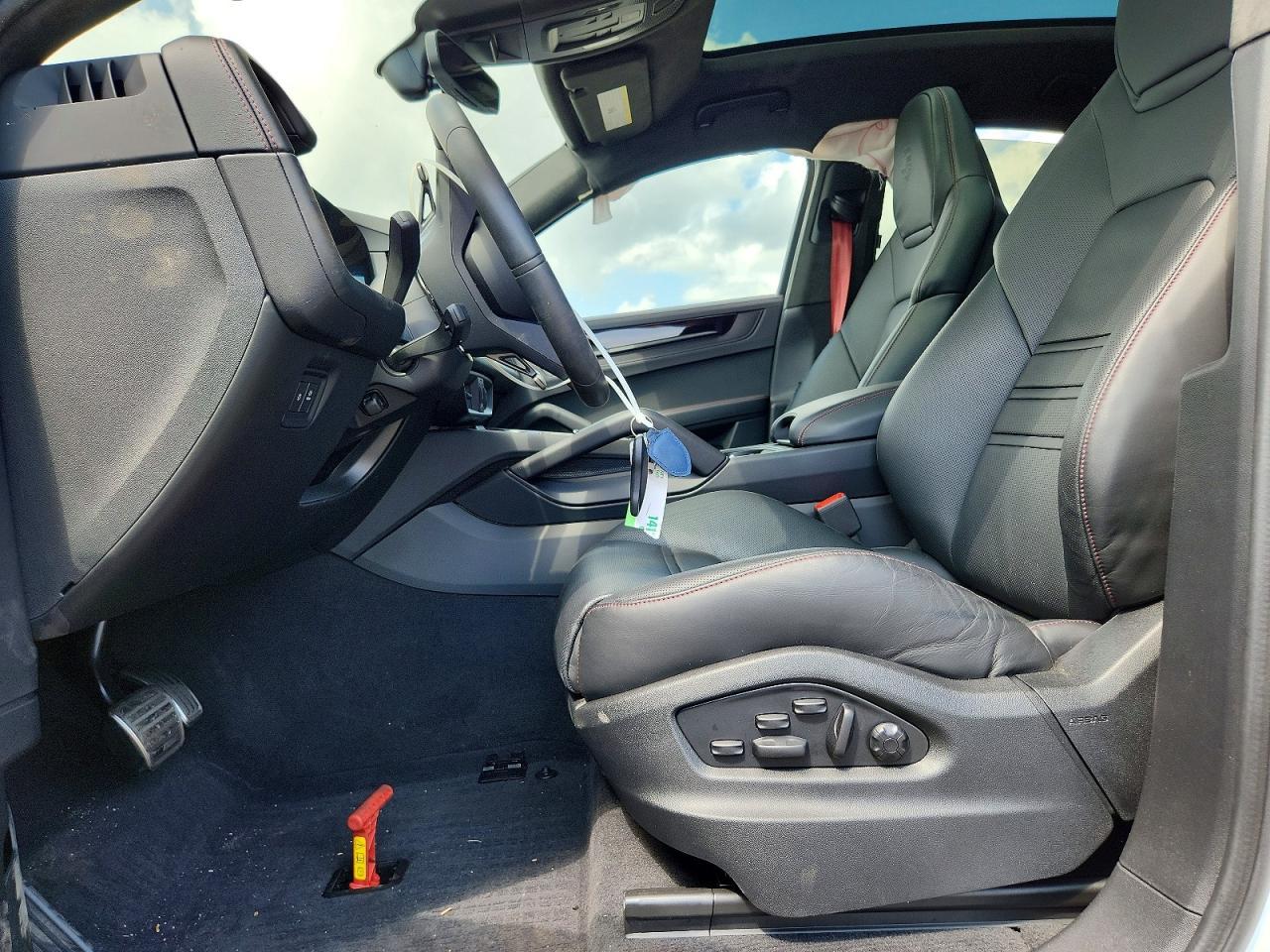 2025 Porsche Cayenne Gts Coupe - Image 7
