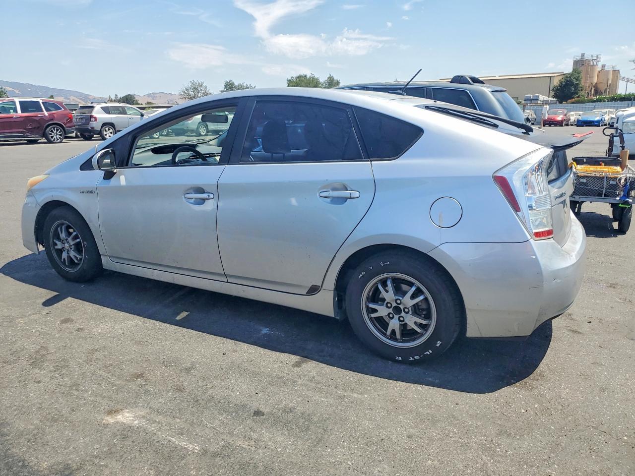 2010 Toyota Prius Iii - Image 2