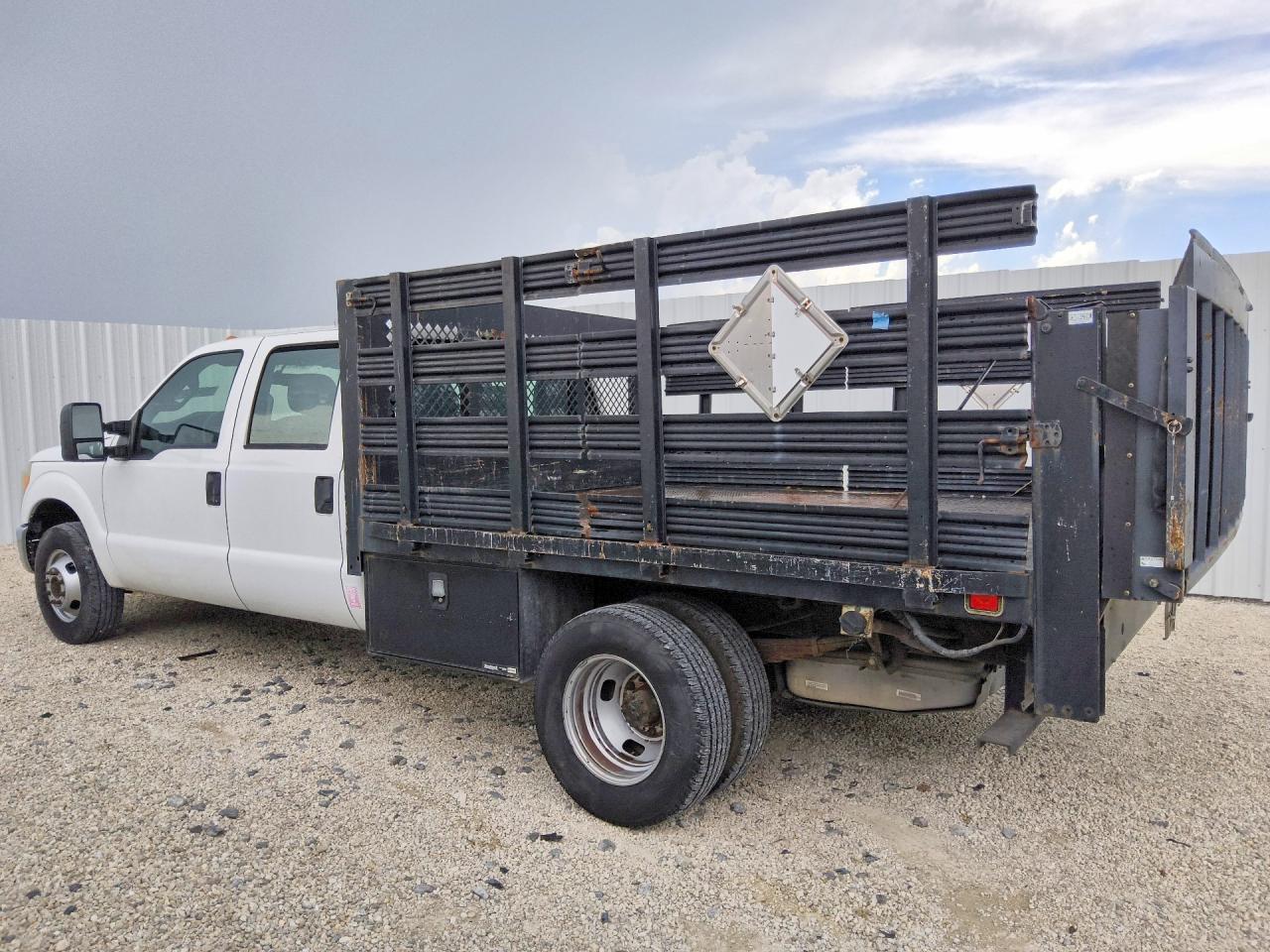 2015 Ford F350 Super Duty - Фото 2