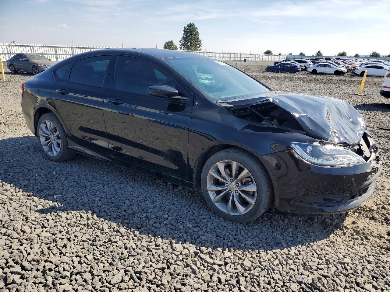 2015 Chrysler 200 S - Image 4