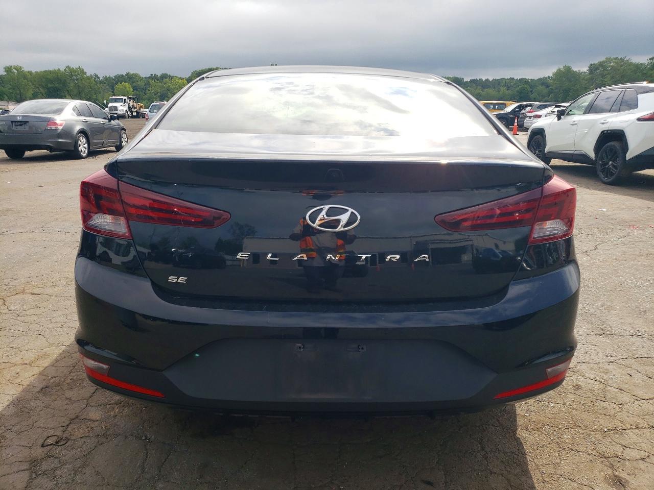 2020 Hyundai Elantra Se - Фото 6