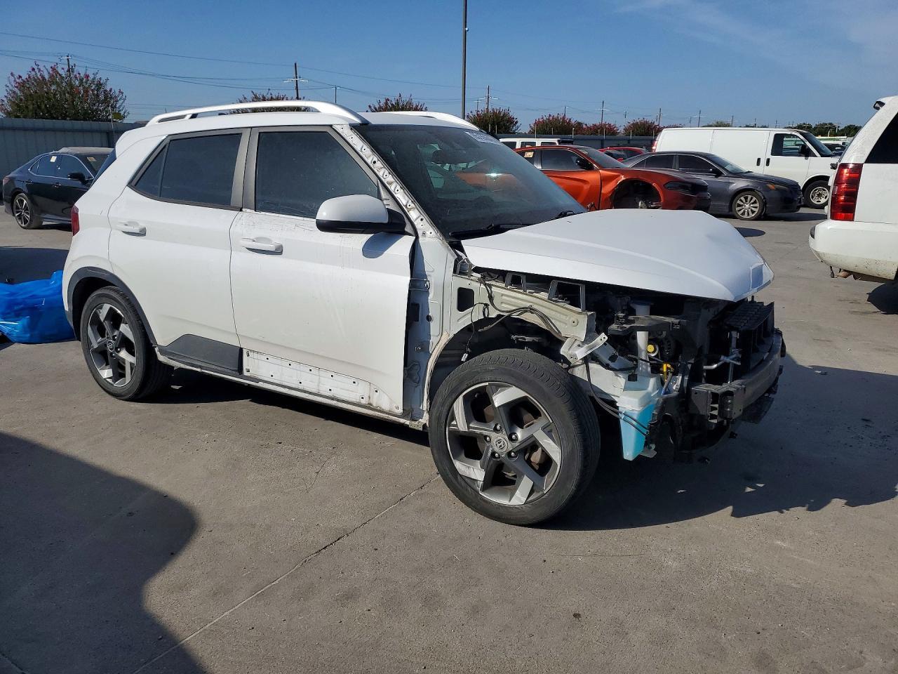 2022 Hyundai Venue Sel - Image 4