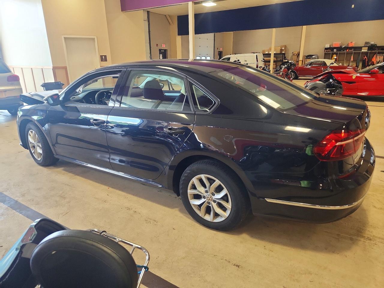 2018 Volkswagen Passat S - Фото 2
