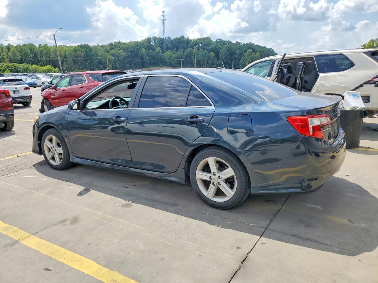 2013 Toyota Camry Se - Фото 2