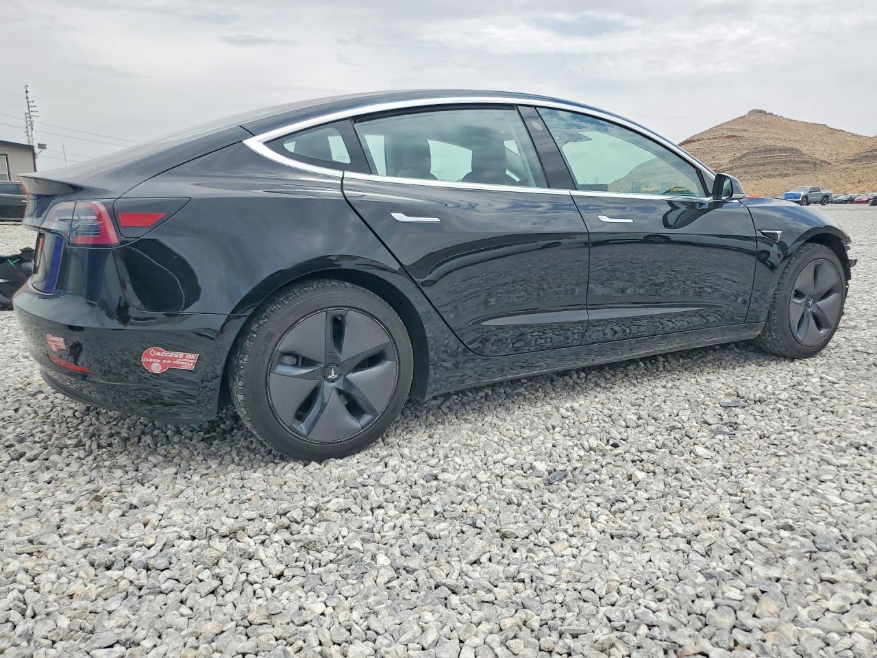 2018 Tesla Model 3 - Фото 3
